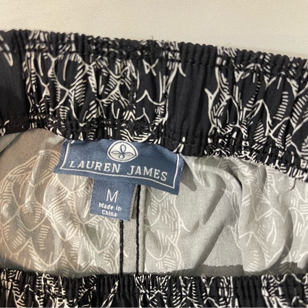 LAUREN JAMES SHORTS , WOMENS SIZE M, Good Condition, Preowned - Picture 2 of 3